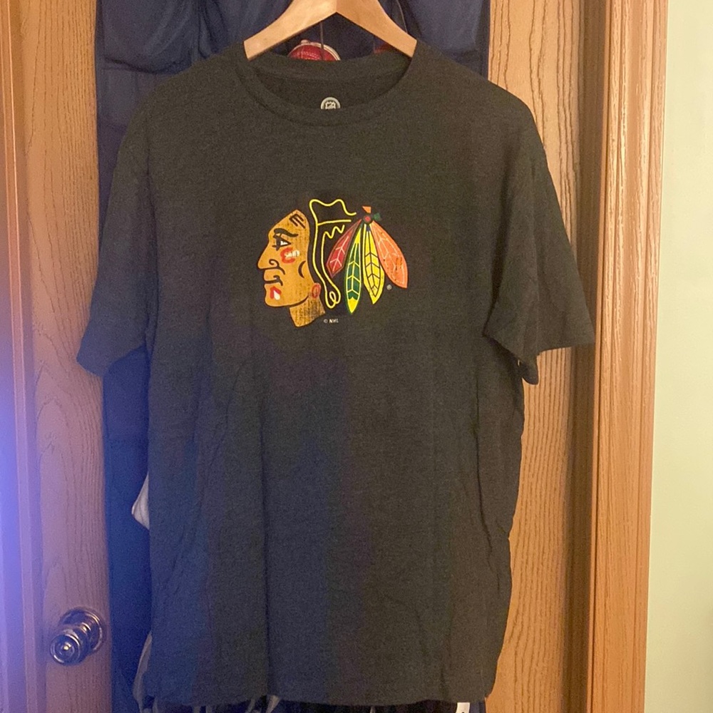 NWOT Mens Blackhawks tee